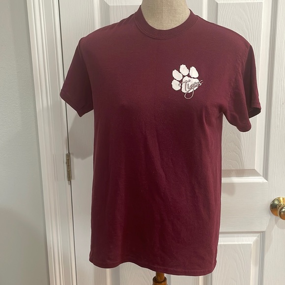 girls love their tigers cheer T-shirt Gildan burgundy red size S - Picture 2 of 8